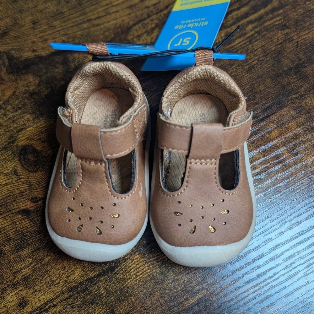 Stride Rite Munchkin Peyson Tan Mary Jane T-Strap Shoes Toddler Size 2